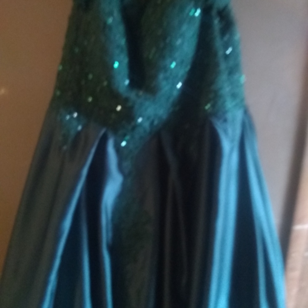 Emerald green off the shoulder prom dress size 22
